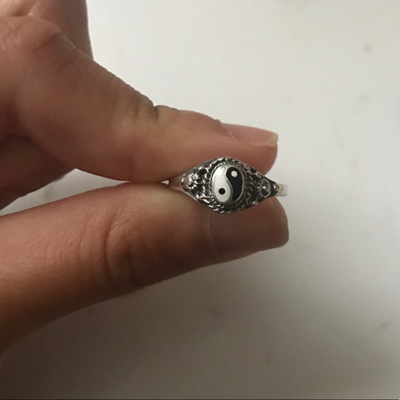 Vintage Sterling Silver (925) Rings - Picture 3 of 6